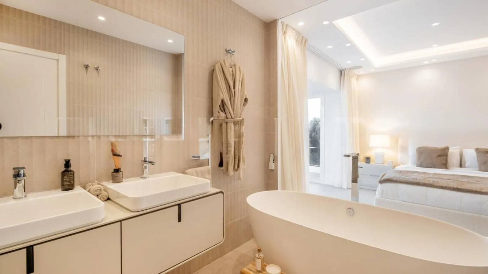 The Exquisite Townhouse In Aloha Gardens Villa Marbella