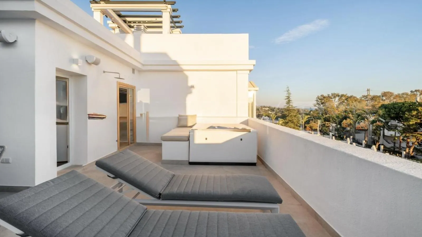 The Exquisite Townhouse In Aloha Gardens Villa Marbella
